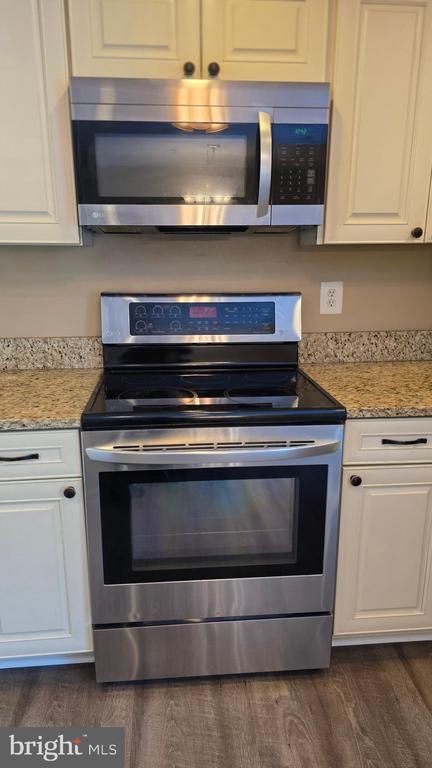 Building Photo - 1246 Quaker Ridge Dr