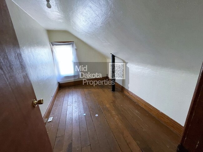 Building Photo - 403 S 1st- 3 bedroom house in Parkston