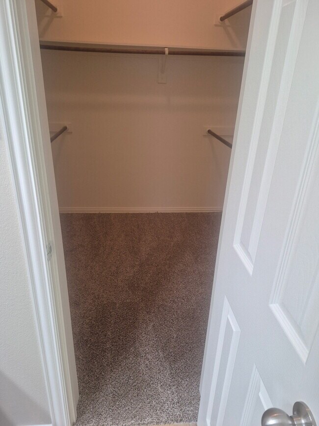 Building Photo - 709 Shady Meadow Ln