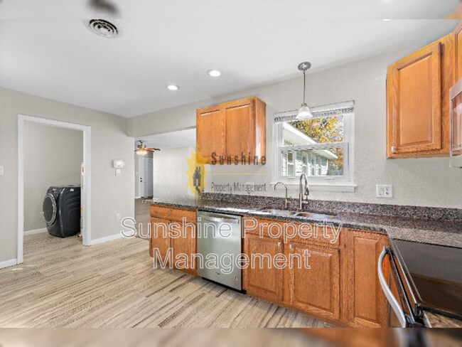 Building Photo - 3701 Teakwood Dr