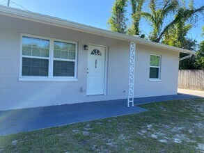 Building Photo - Economical 2Bed/1Ba Duplex Unit w/Bonus Ro...
