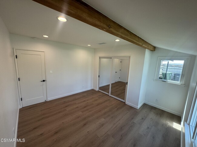 Building Photo - 21420 Chatsworth St