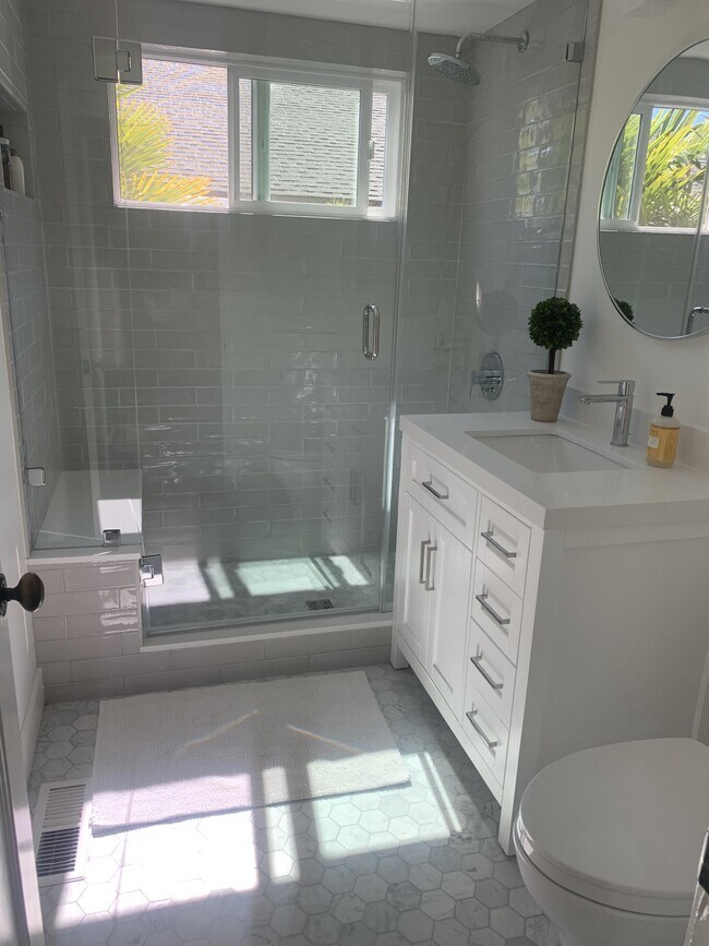 Building Photo - 531 Tamalpais Dr