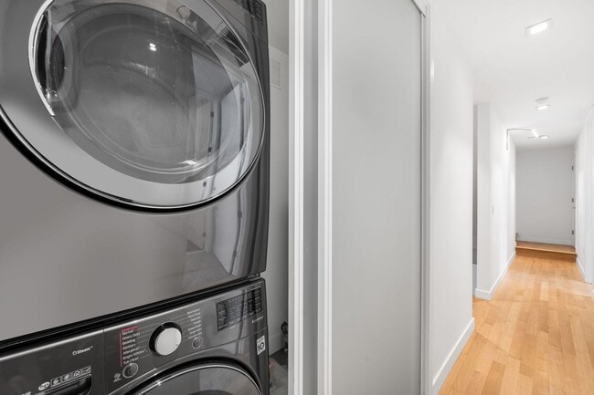 Building Photo - Modern 3BD, 4BA LoHi Townhome with Large Balcony and 2-Car Garage