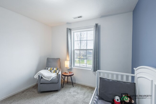 Building Photo - 3 Bed 2.5 Bath Home