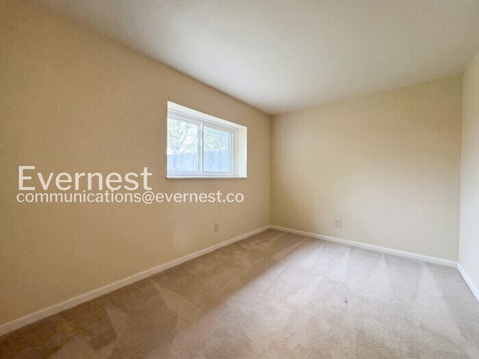 Building Photo - 9225 Clermont Dr
