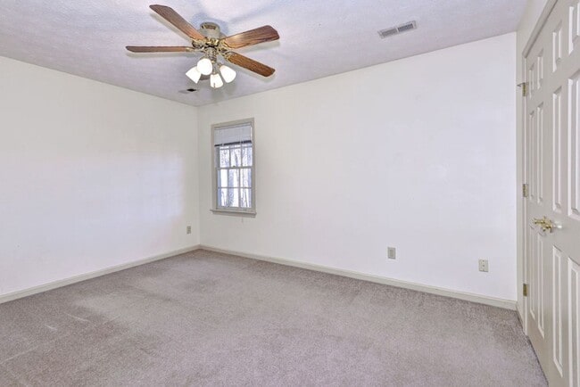Building Photo - 411 Willards Way