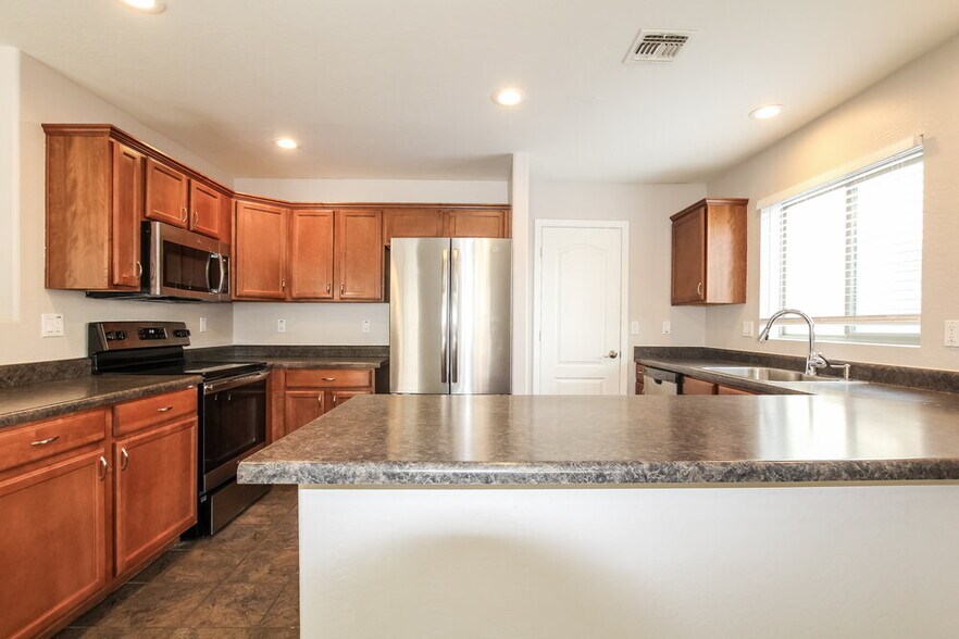 Building Photo - 3035 S 85th Dr