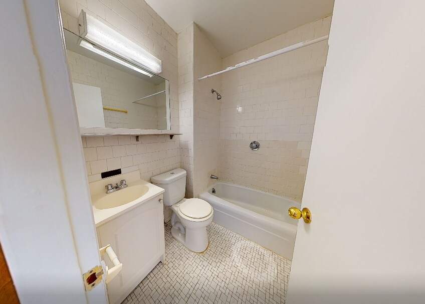 Building Photo - 1243 Beacon St