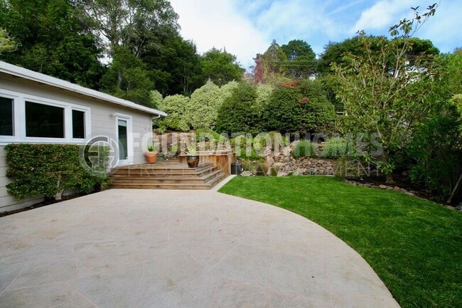 Building Photo - 133 Tiburon Blvd