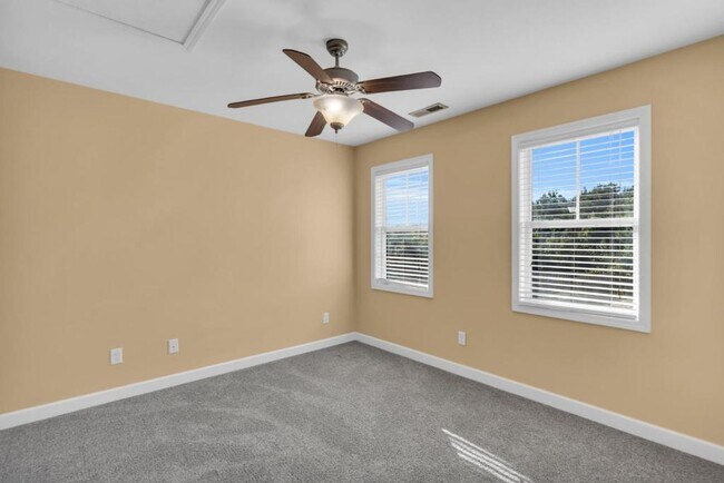 Building Photo - 69 Thornbury Dr