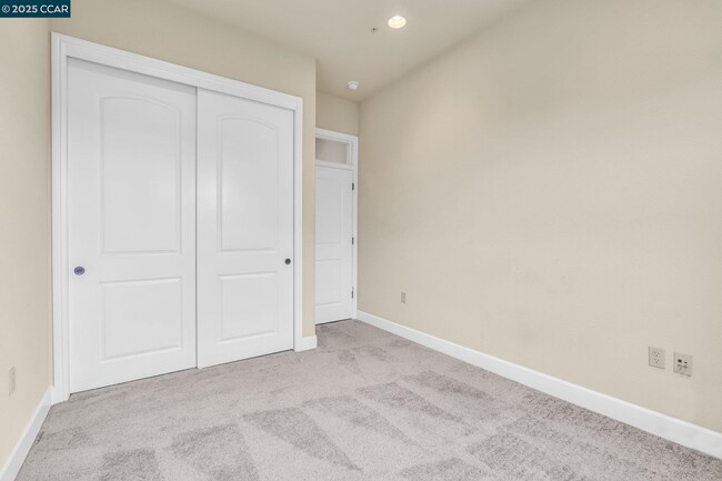 Building Photo - 1212 Sonata Dr
