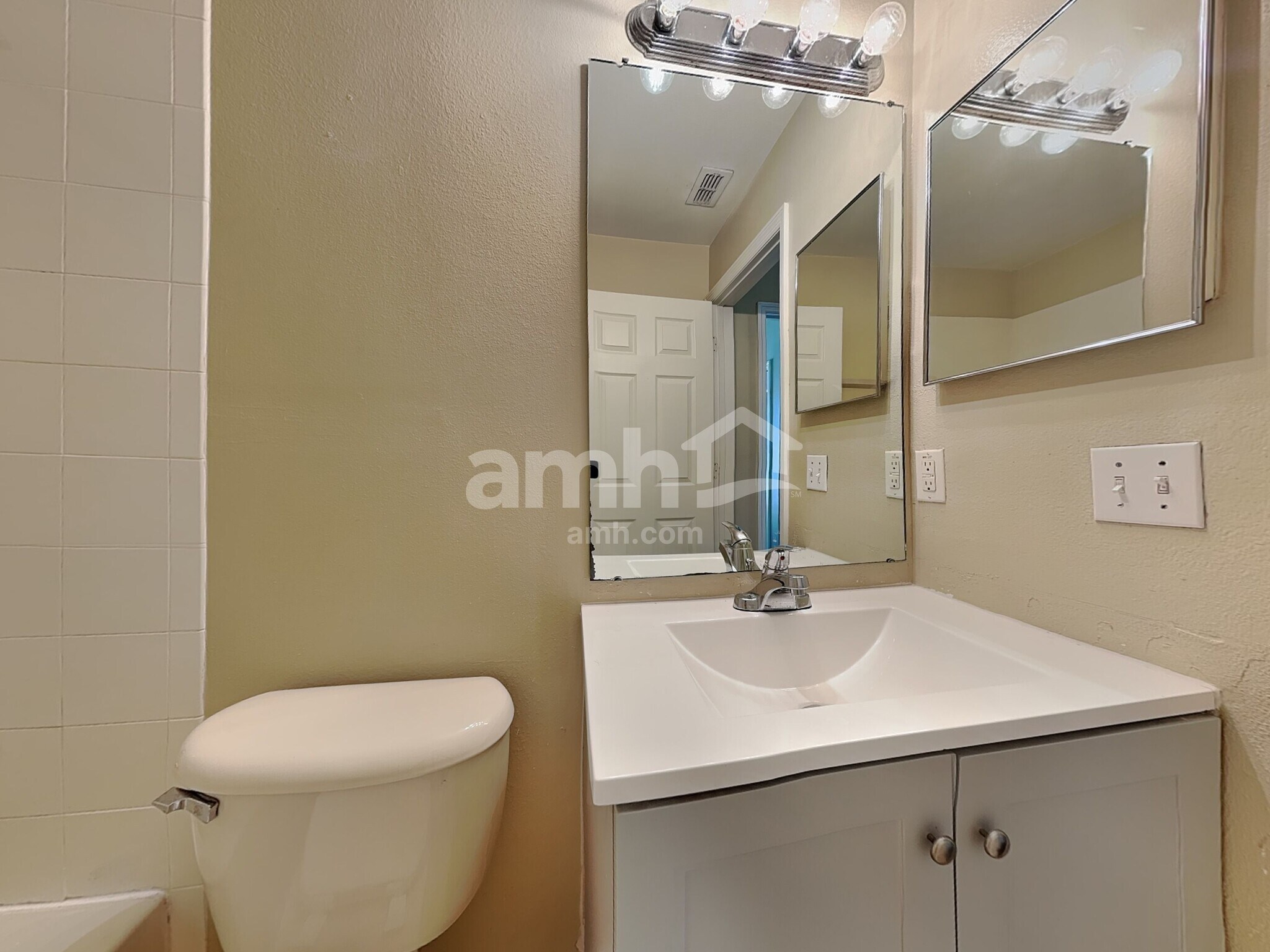 Building Photo - 5611 Brookdale Way