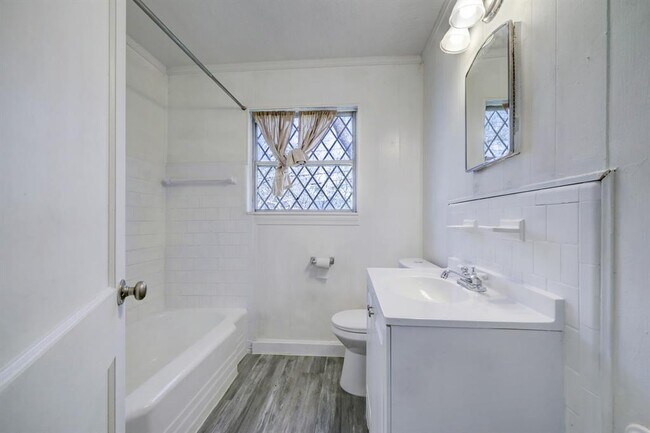 Building Photo - 5505 Nightingale Dr