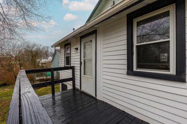 Building Photo - 212 Montgomery Ave