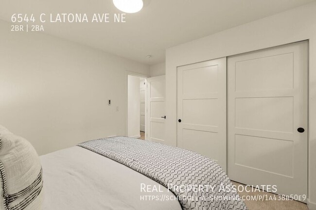 Building Photo - 6544 Latona Ave NE