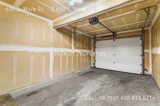 Building Photo - 600 S Main St