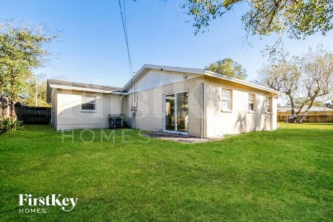 Building Photo - 3217 Deerfield Dr
