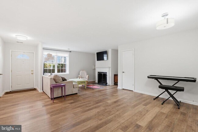 Building Photo - 6032 Old Landing Way