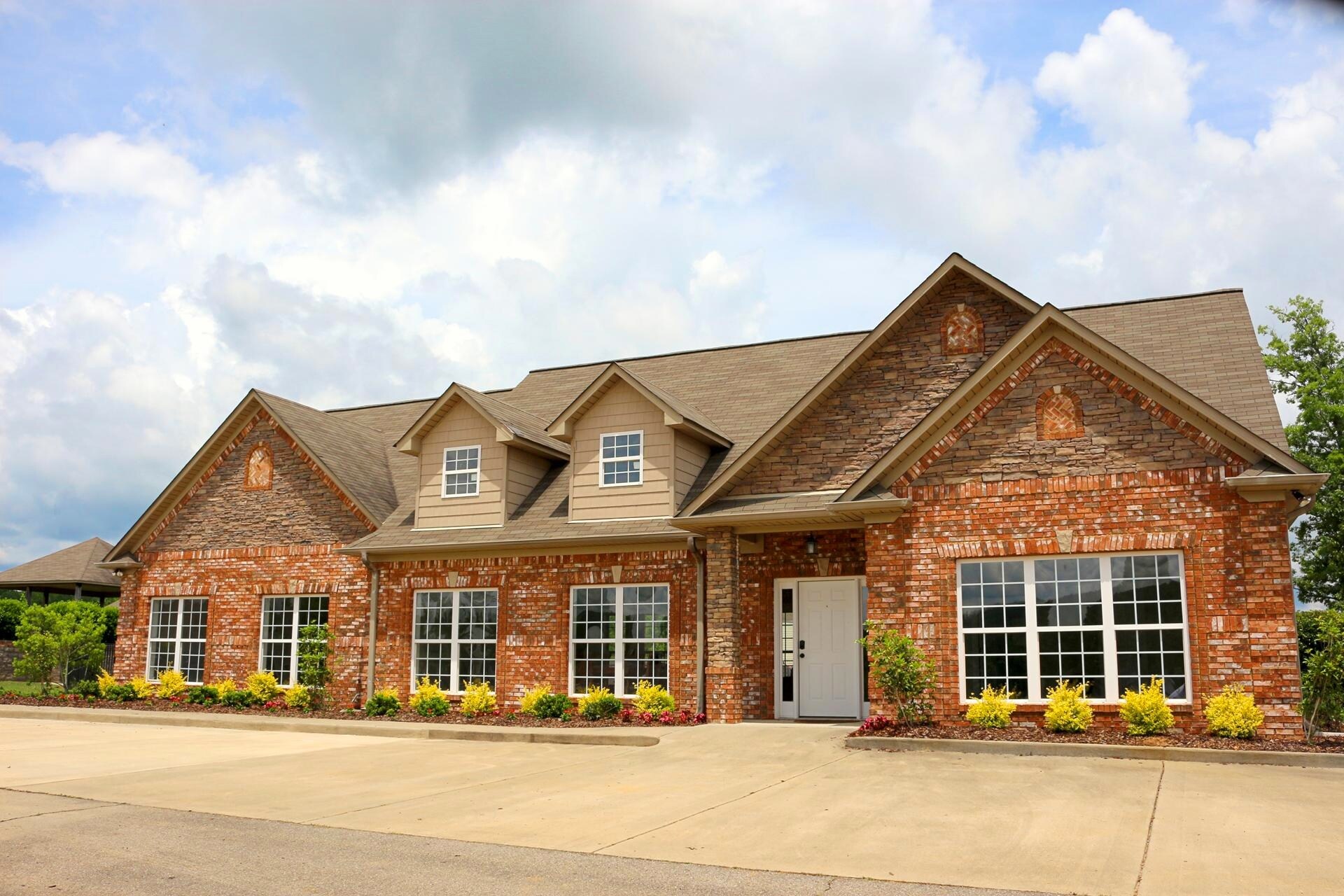 Building Photo - 525 Clover Cir