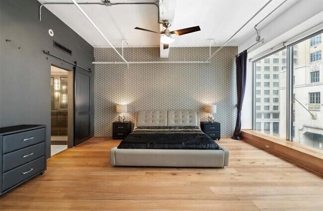 Building Photo - 711 Main St