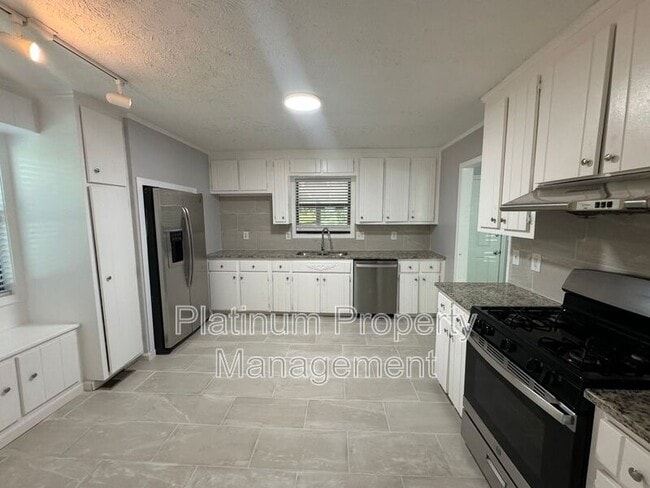 Building Photo - 4798 Rock Island Ln NW