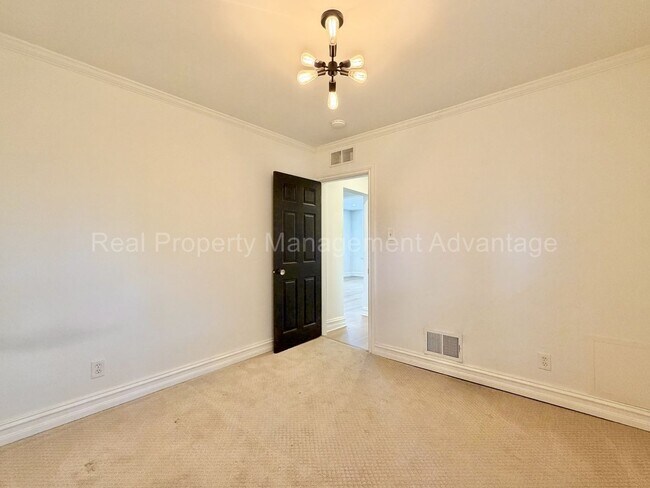 Building Photo - Complete Ferndale Renovation - 4 Bedrooms and Two Full Bathrooms!