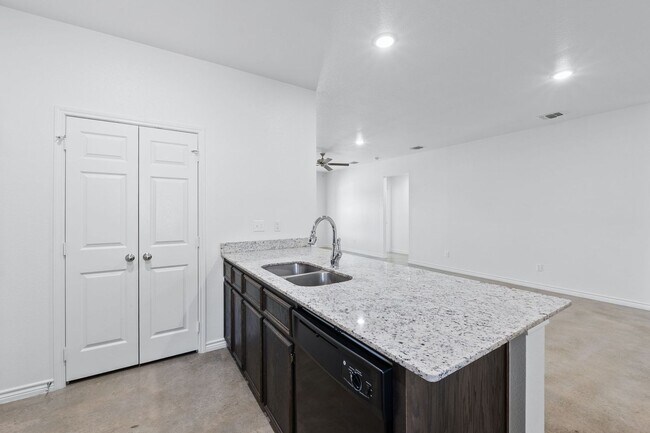 Building Photo - PM1-HH1803 Emma Naylor Ct