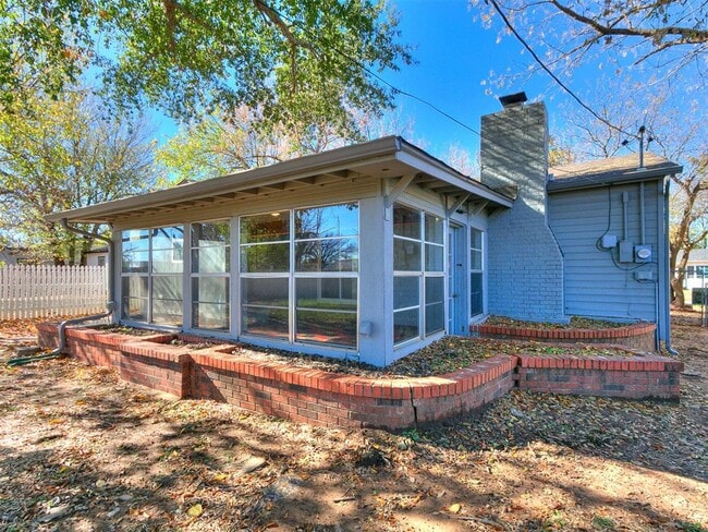 Building Photo - 816 S Santa Fe Dr