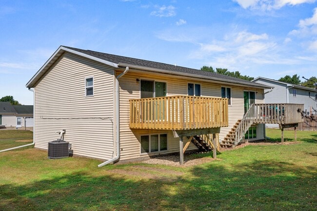 Building Photo - Cardinal Ave