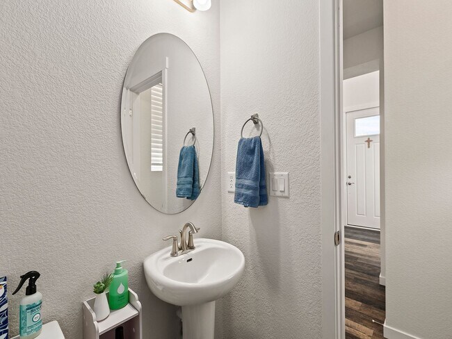 Building Photo - Stunning 4-Bed 2.5-Bath Oasis- Severance, CO!