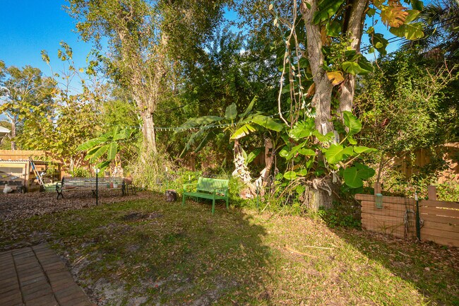 Building Photo - 2386 28th Ave SW