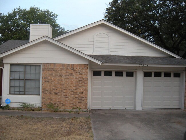 Building Photo - Milwood - Spacious  4 Bedroom - Apple - Or...