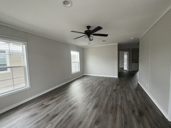 Building Photo - 266 Mongoose Ln