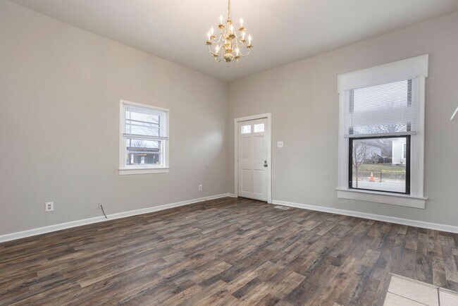 Building Photo - 726-728 W Saint Catherine Street