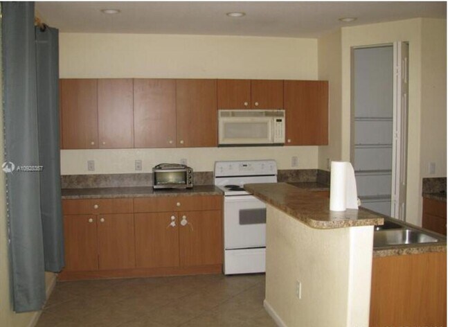 Building Photo - 2673 SW 85th Ave