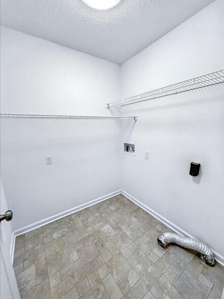 Building Photo - 1013 Harding Dr