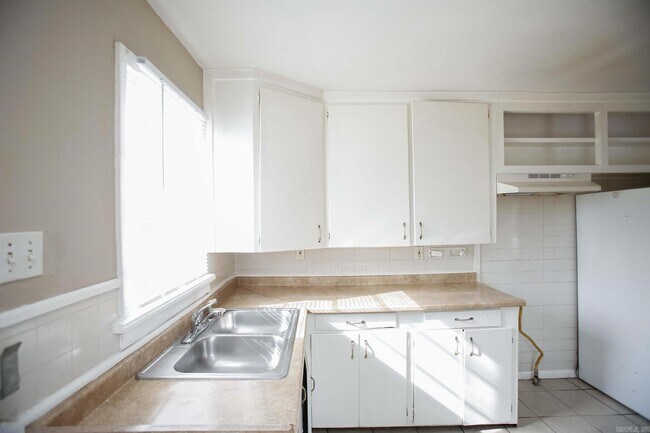 Building Photo - 3510 Walker St