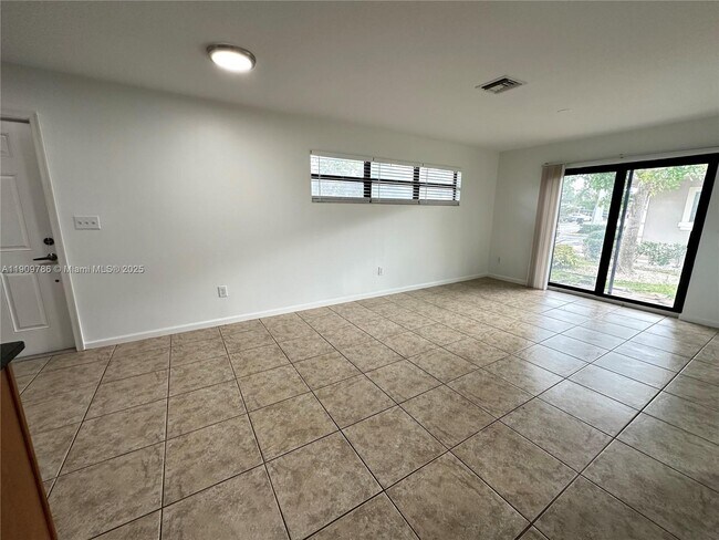 Building Photo - 1045 NE 10th Ave