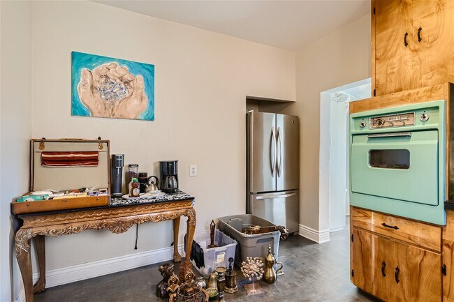 Building Photo - 2151 S Cherokee St