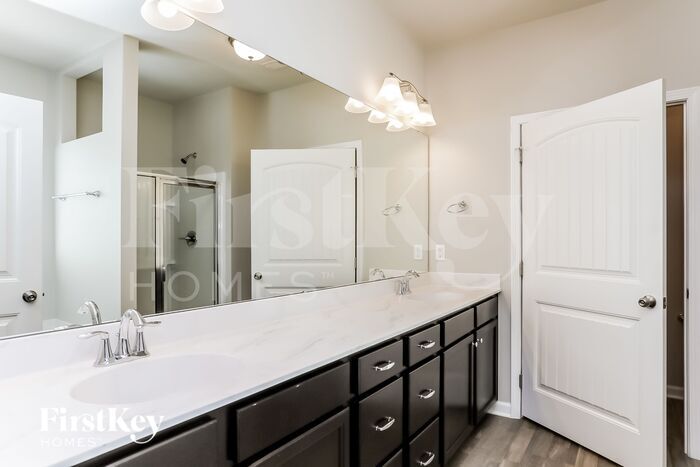 Building Photo - 6825 Shane Dr
