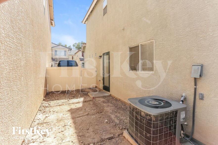 Building Photo - 5260 Paradise Valley Ave