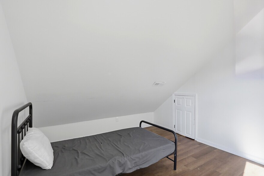 Building Photo - 941 E Raymond St