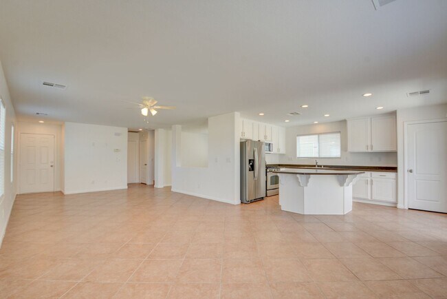 Building Photo - Fabulous 3 bed/2.5 bath two-story home in ...
