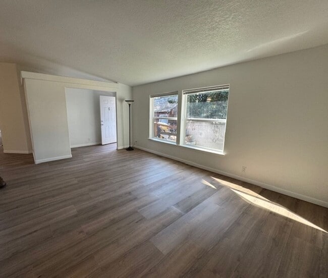 Building Photo - Remodeled Home on 1/2 Acre