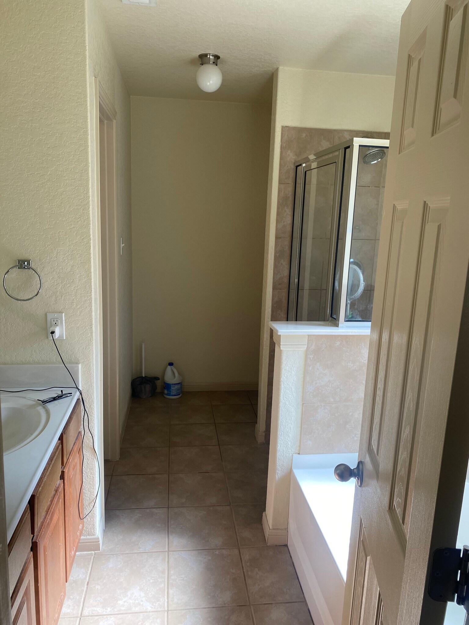 Main bathroom - 7931 Sterling Mnr