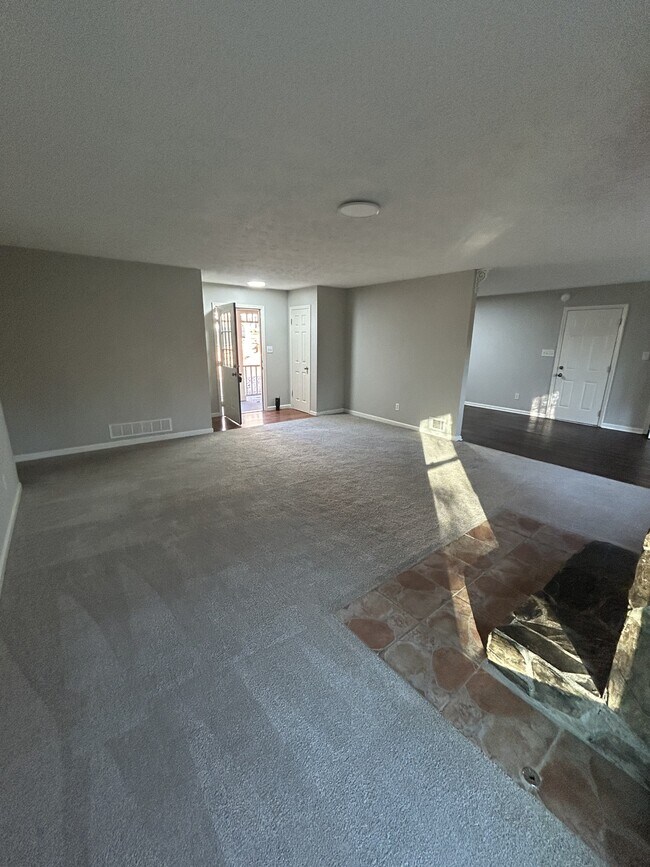 Building Photo - 190 Winston Dr