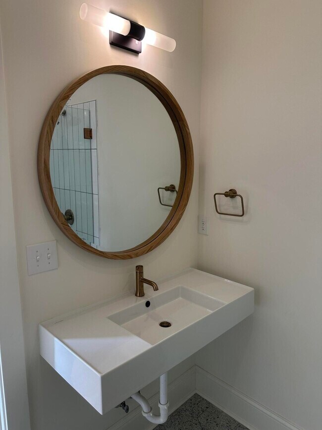 Building Photo - 307 W Main St