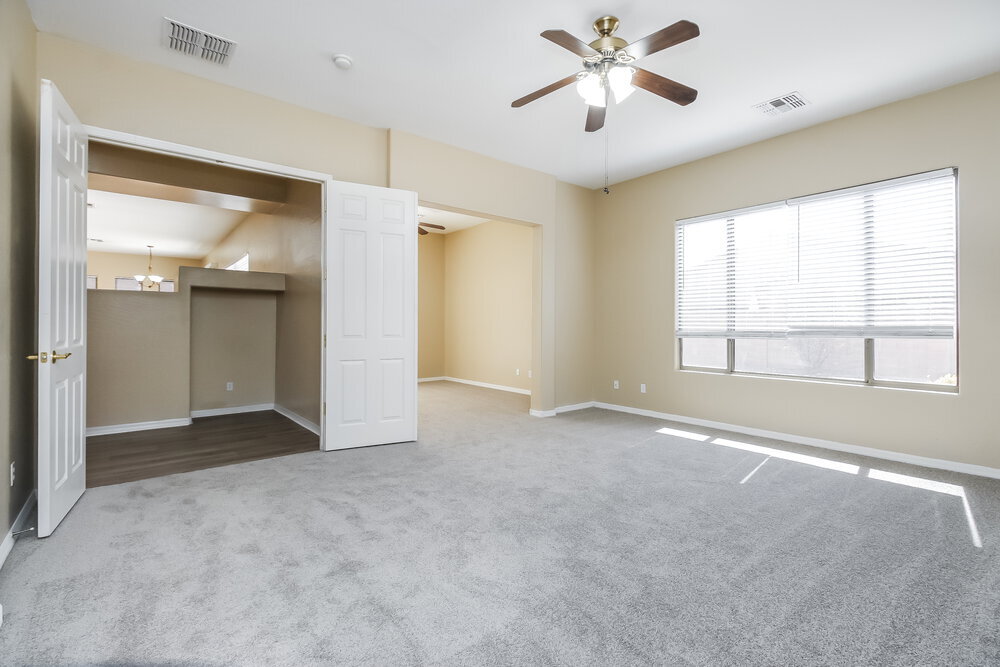 Building Photo - 513 W Remington Dr