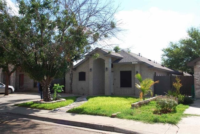 Building Photo - 10204 Comet Dr